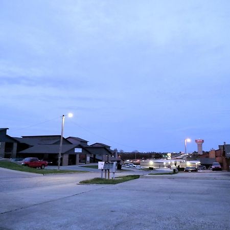 Golden Sunflower'S Apt B1 Lawton Exterior photo