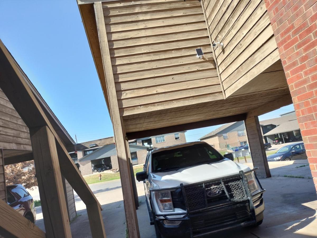 Golden Sunflower'S Apt B1 Lawton Exterior photo