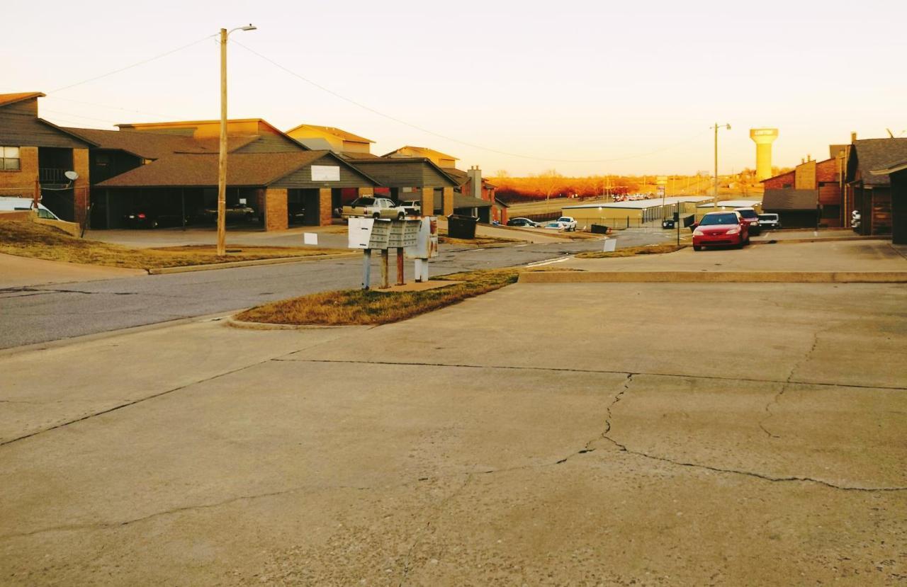 Golden Sunflower'S Apt B1 Lawton Exterior photo