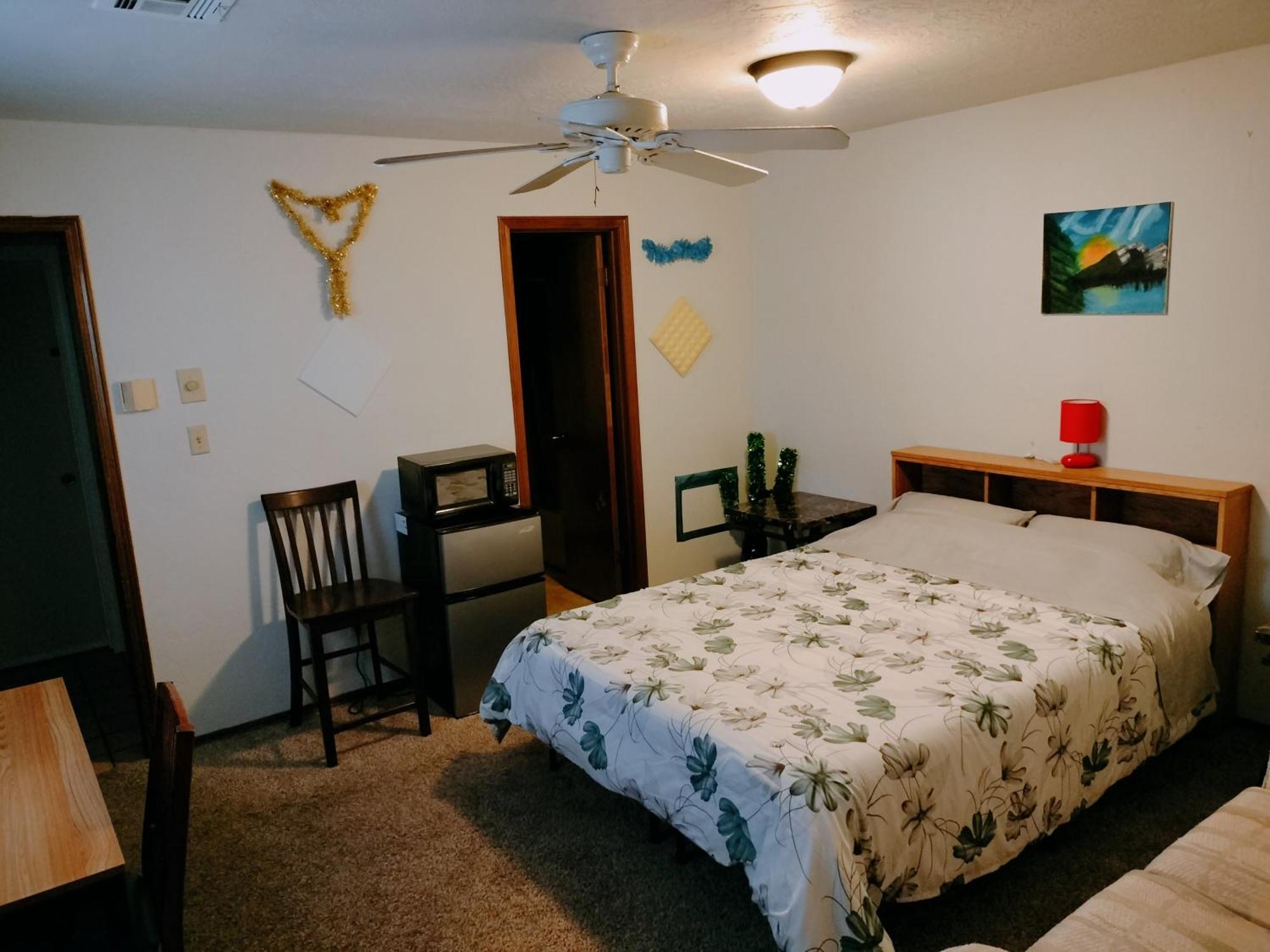 Golden Sunflower'S Apt B1 Lawton Exterior photo