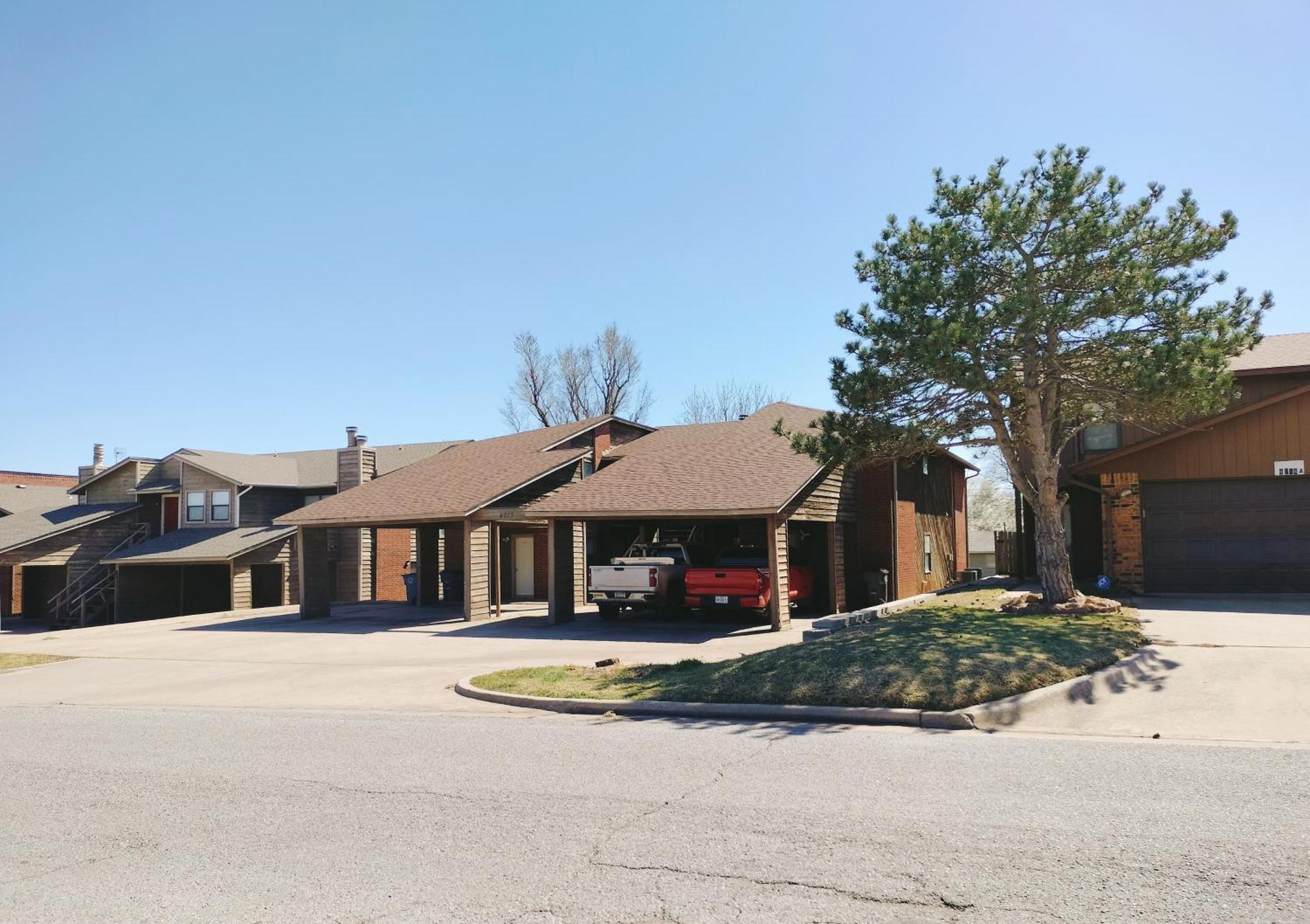 Golden Sunflower'S Apt B1 Lawton Exterior photo